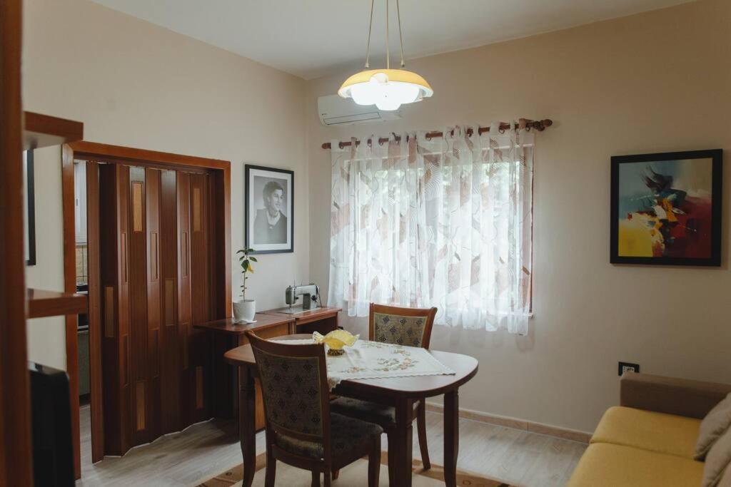 Rare Durres Apartment With Private Parking & Garden Luaran gambar