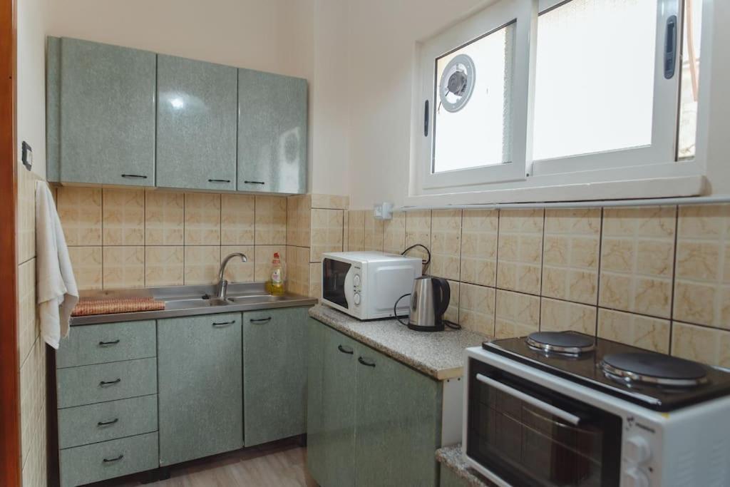 Rare Durres Apartment With Private Parking & Garden Luaran gambar