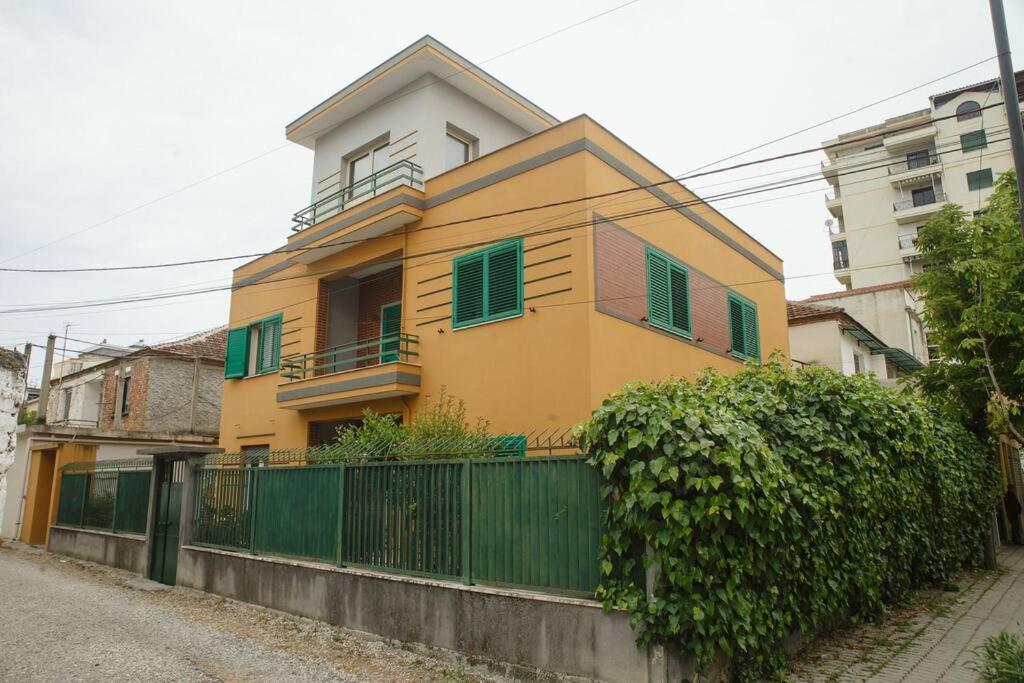 Rare Durres Apartment With Private Parking & Garden Luaran gambar