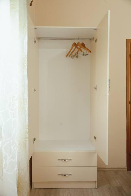 Rare Durres Apartment With Private Parking & Garden Luaran gambar