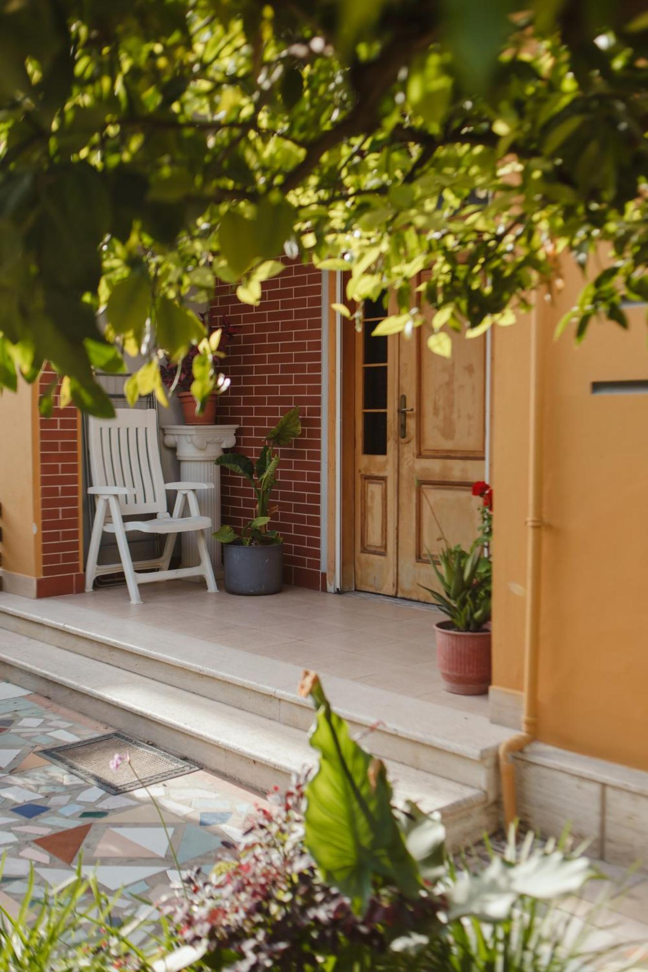 Rare Durres Apartment With Private Parking & Garden Luaran gambar